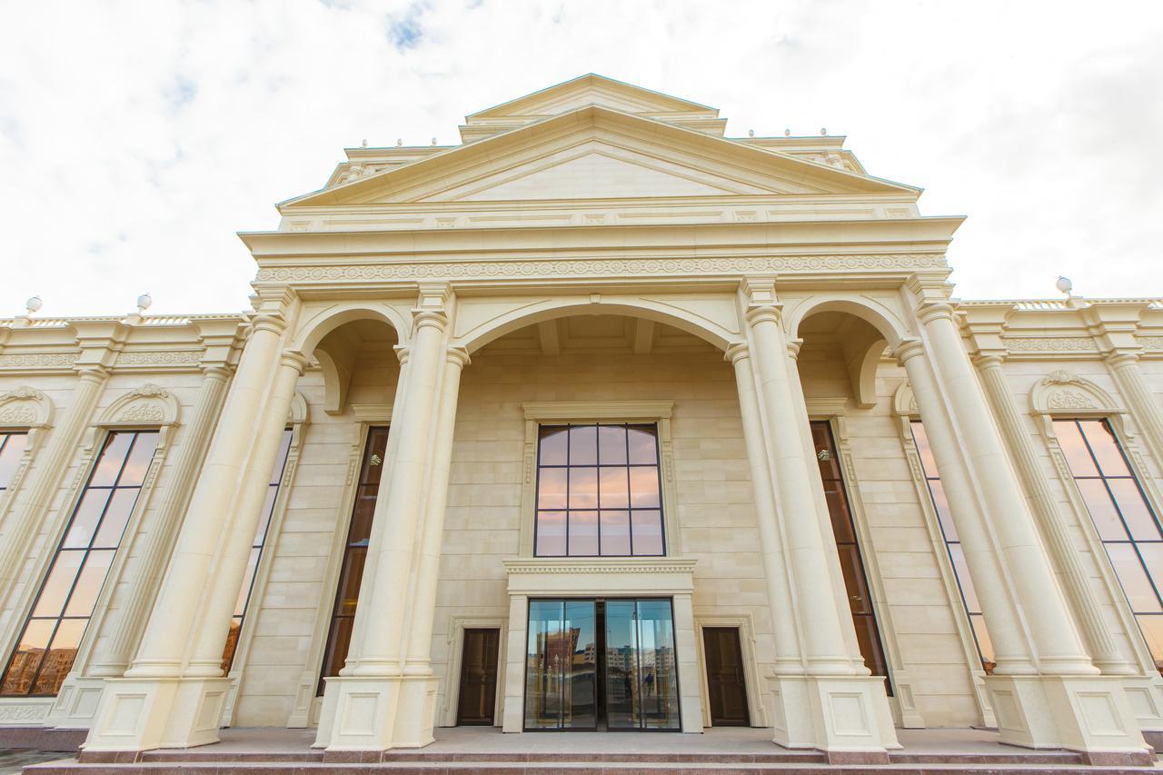 Sultan Palace Hotel Atyraū Exterior foto The main entrance of the museum