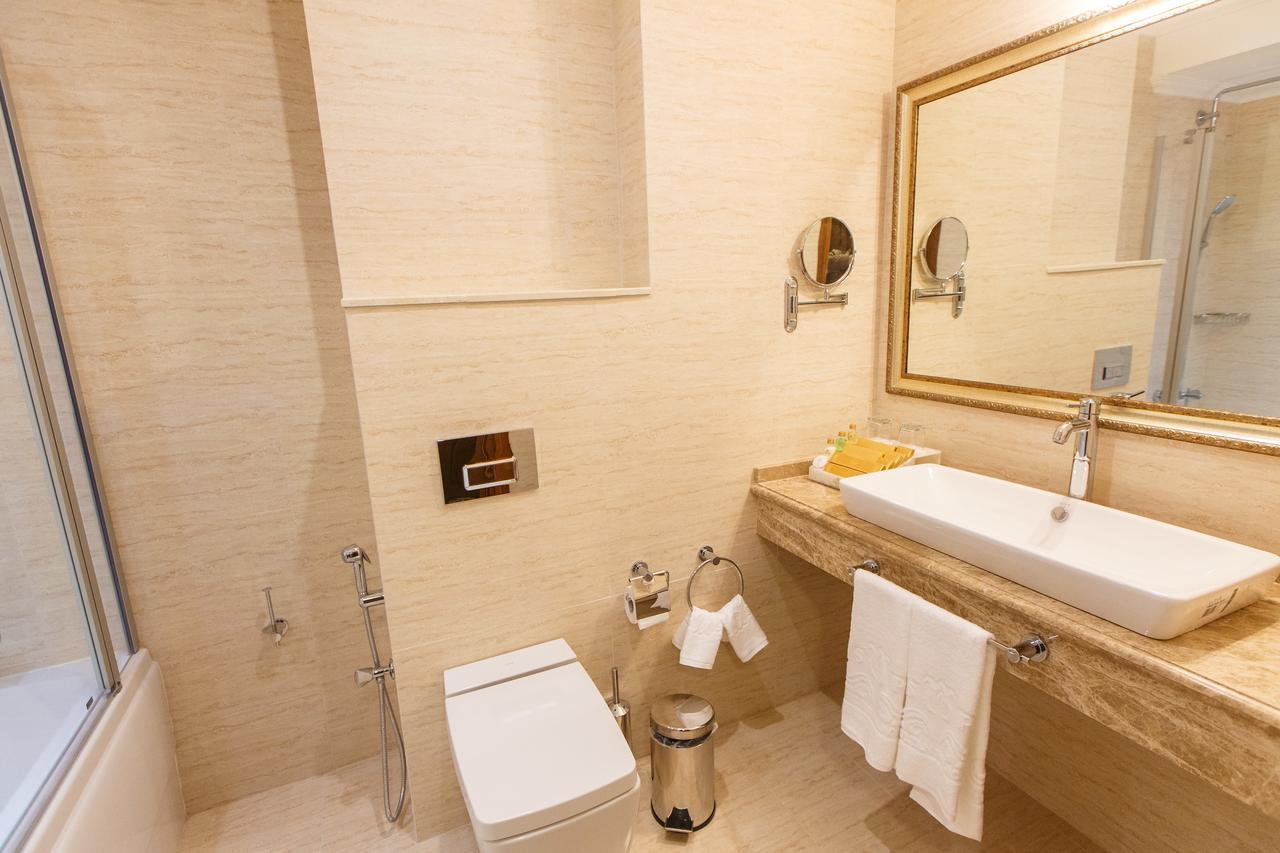 Sultan Palace Hotel Atyraū Exterior foto Bathroom