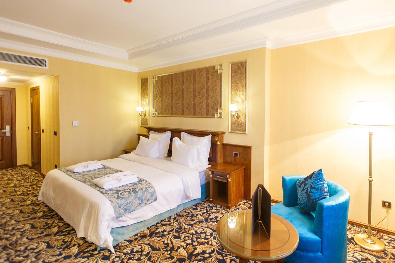 Sultan Palace Hotel Atyraū Exterior foto A room at the hotel