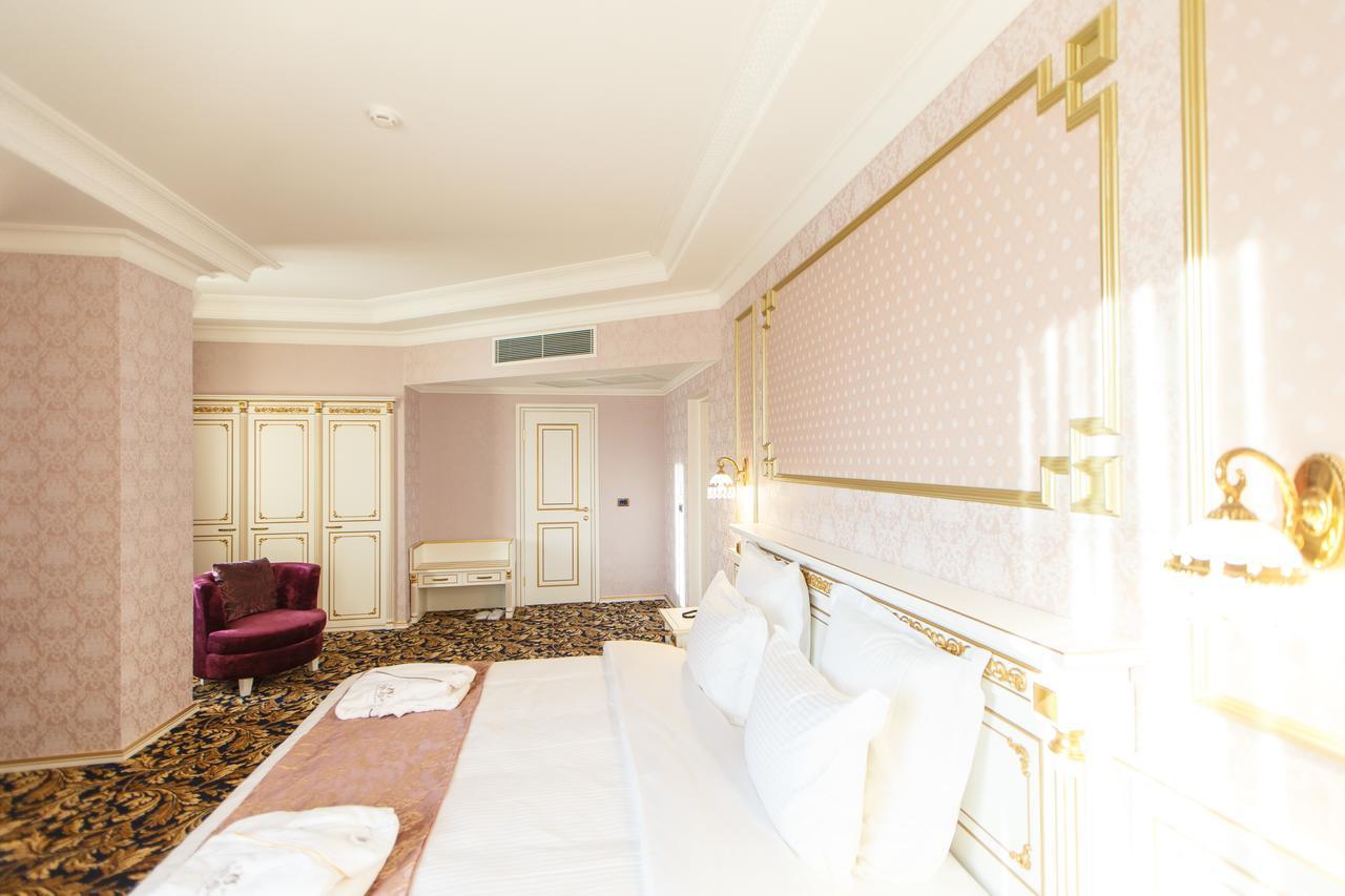 Sultan Palace Hotel Atyraū Exterior foto A room at the hotel