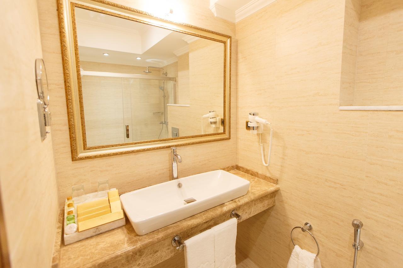 Sultan Palace Hotel Atyraū Exterior foto Bathroom