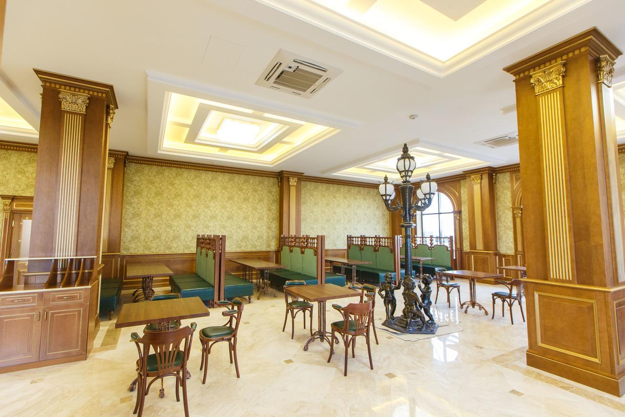 Sultan Palace Hotel Atyraū Exterior foto The interior of the restaurant