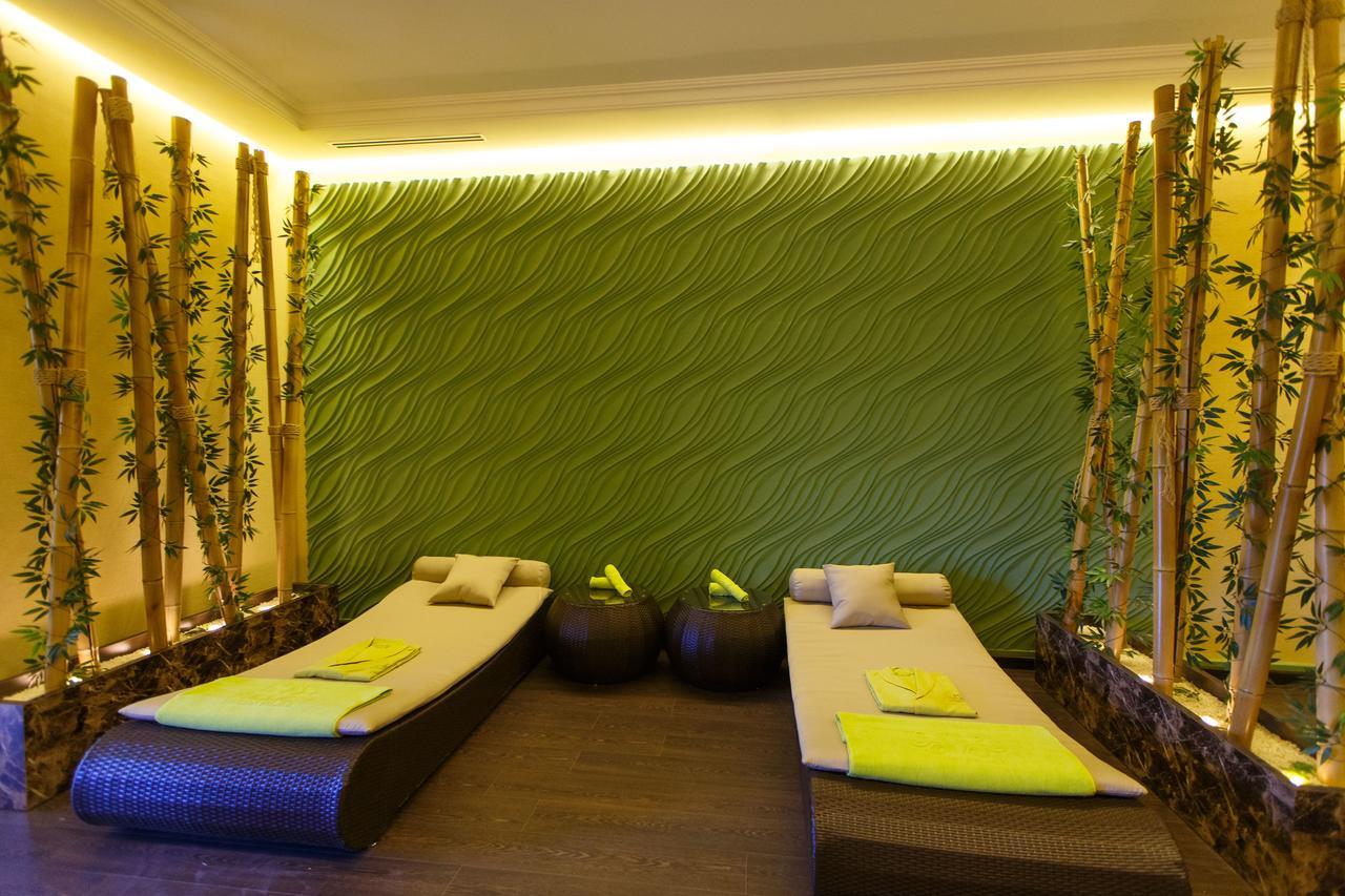 Sultan Palace Hotel Atyraū Exterior foto A relaxation room at a spa