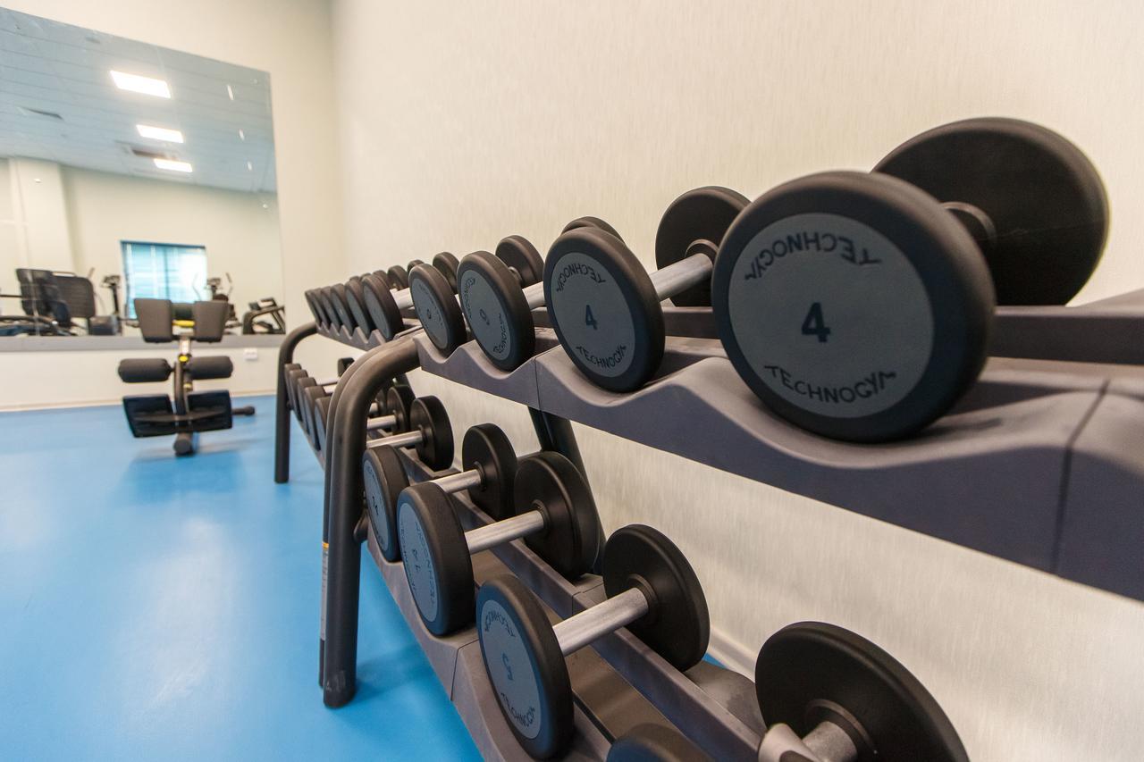 Sultan Palace Hotel Atyraū Exterior foto Dumbbells on a rack