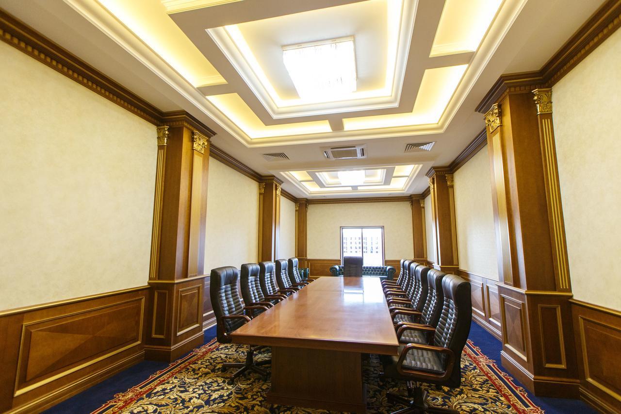 Sultan Palace Hotel Atyraū Exterior foto The meeting room of the National Assembly