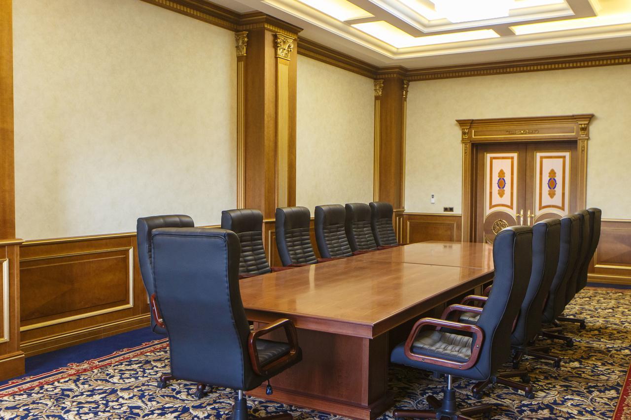 Sultan Palace Hotel Atyraū Exterior foto The meeting room of the Cabinet of the President of the Republic of Azerbaijan