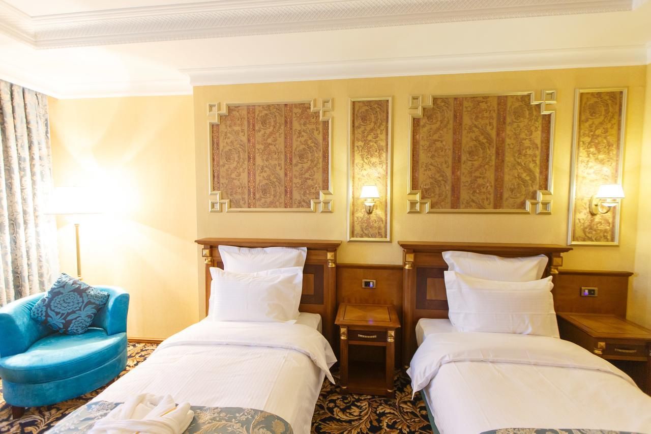 Sultan Palace Hotel Atyraū Exterior foto A room at the hotel