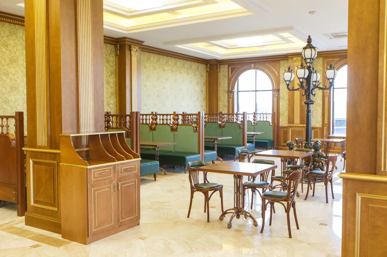 Sultan Palace Hotel Atyraū Exterior foto The interior of the restaurant