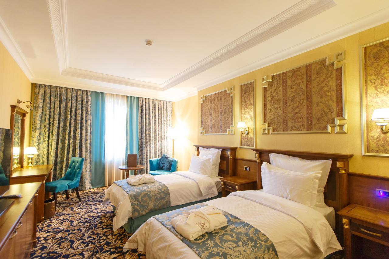 Sultan Palace Hotel Atyraū Exterior foto A room at the hotel