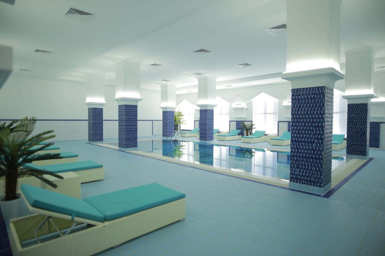 Sultan Palace Hotel Atyraū Exterior foto The indoor pool